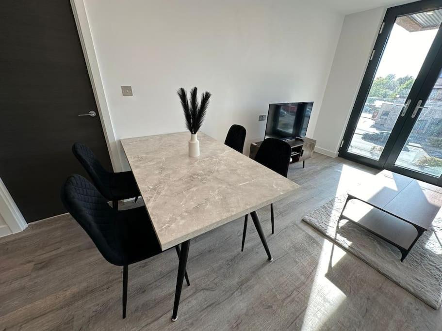 Luxury Apartment *